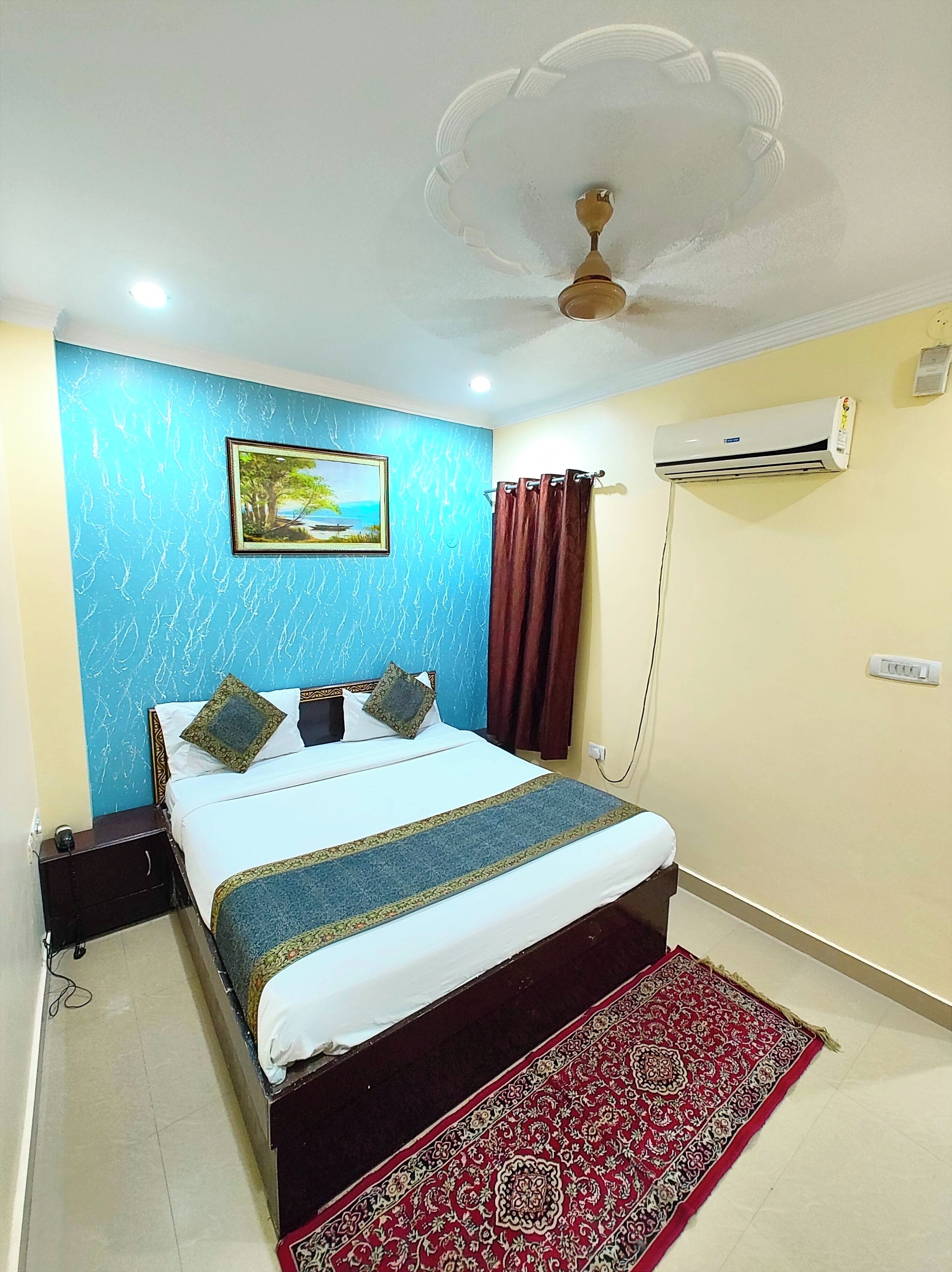 Deluxe Double Room, Air conditioning | Hypo-allergenic bedding, desk, soundproofing, free WiFi