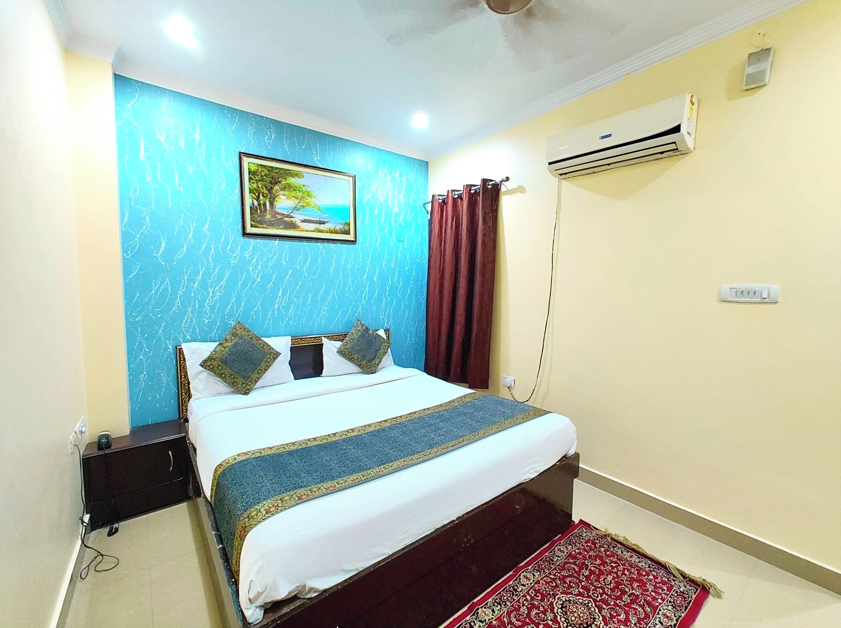 Deluxe Double Room, Air conditioning | Hypo-allergenic bedding, desk, soundproofing, free WiFi
