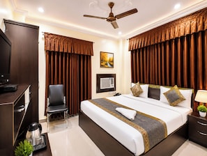 Hypo-allergenic bedding, desk, soundproofing, free WiFi