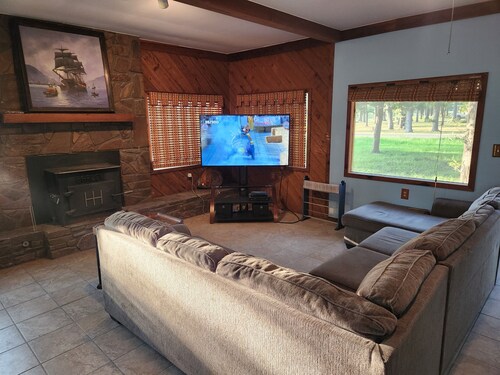 Peaceful cabin near Grand Lake and Disney on big lot