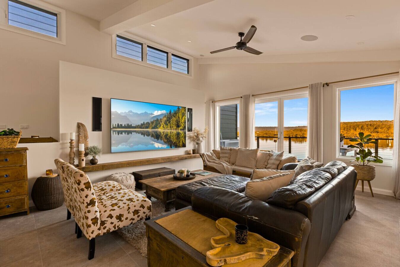 Télévision, chaîne hi-fi