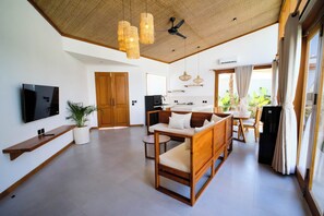 TV - Maravilla 4BR with private pool (Nusa Penida)