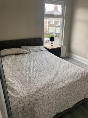 3 bedrooms, iron/ironing board, Internet, bed sheets
