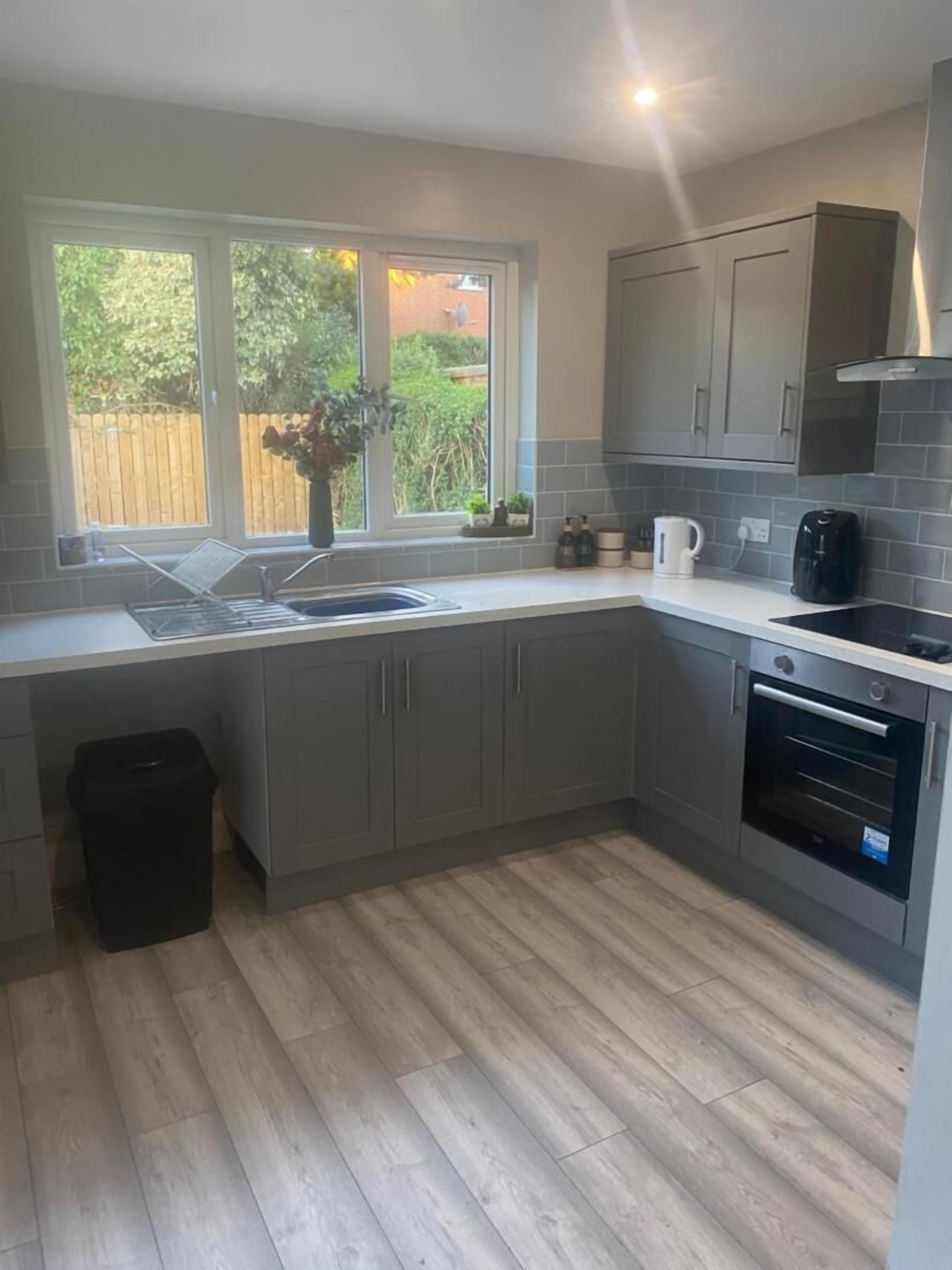 Réfrigérateur, micro-ondes, cafetière/bouilloire