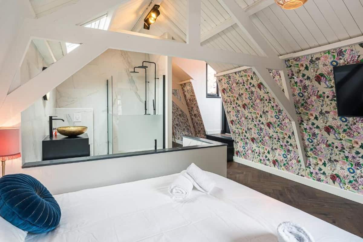 Deluxe Suite | In-room safe, desk, laptop workspace, free WiFi