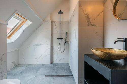 Basic-Zimmer, 1 Schlafzimmer, Stadtblick | Badezimmer | Badewanne und Dusche (separat), Haartrockner, Bademäntel, Hausschuhe