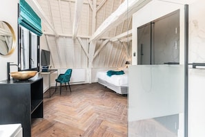 In-room safe, desk, laptop workspace, free WiFi