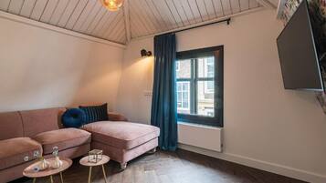 Phòng Suite dành cho gia đình | Khu phòng khách | TV màn hình phẳng