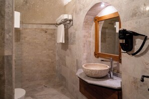 Standard Room | Bathroom | Hair dryer, towels, soap, shampoo - Asra Cave Hotel (Nevşehir)