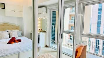 1 slaapkamer, een strijkplank/strijkijzer, internet, beddengoed