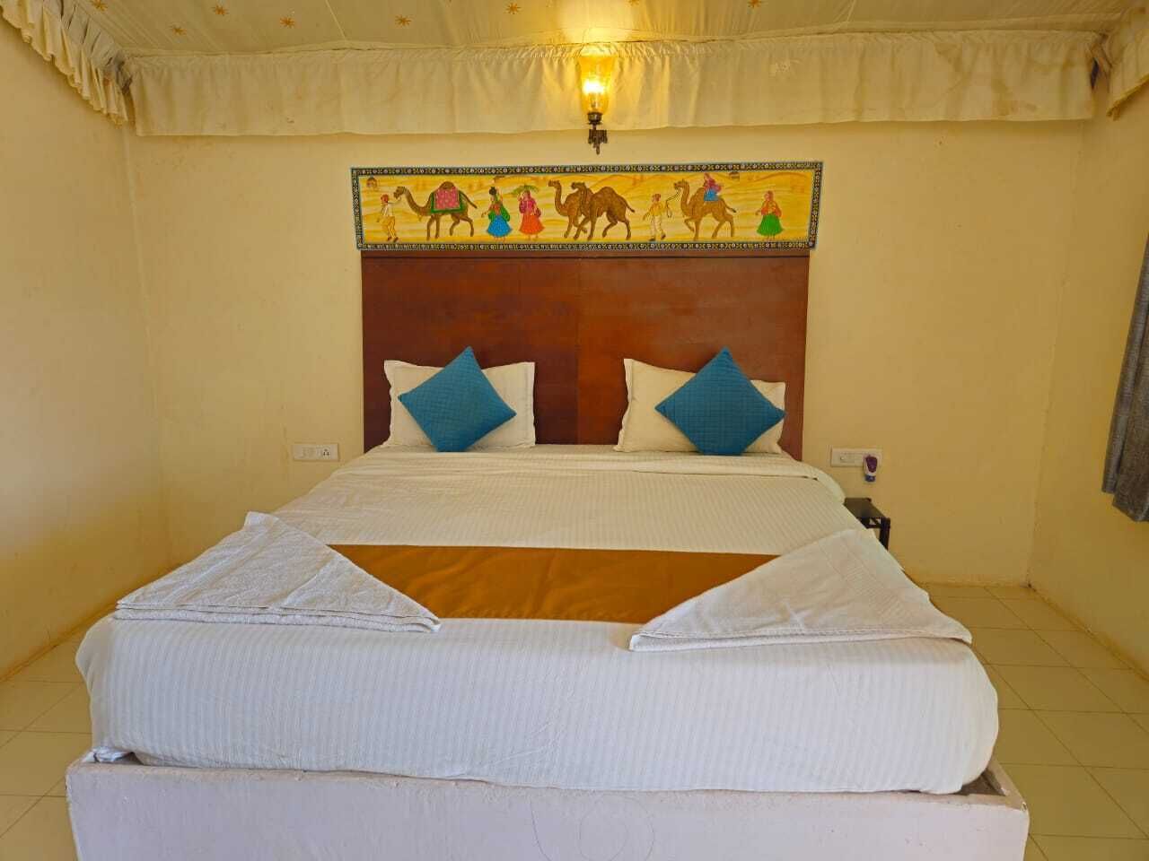 Cottage, Desert view