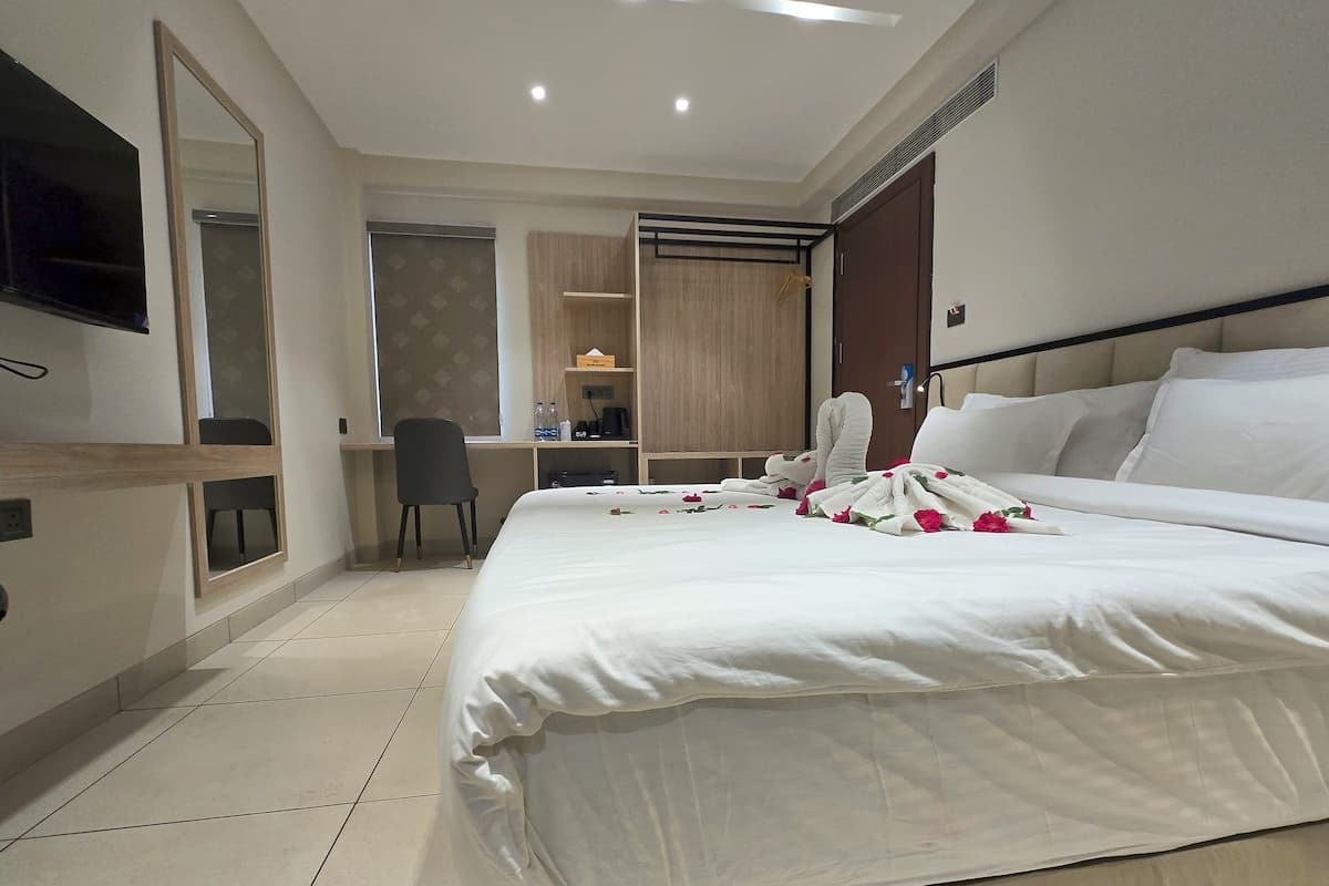 Quarto casal luxo | Escrivaninha, Wi-Fi de cortesia