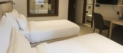 Standard Twin Room | Desk, free WiFi