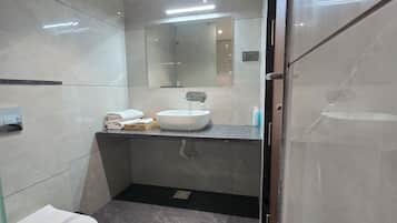 Ducha, toallas, jabón, shampoo