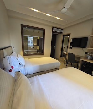 Quarto duplo standard | Escrivaninha, Wi-Fi de cortesia