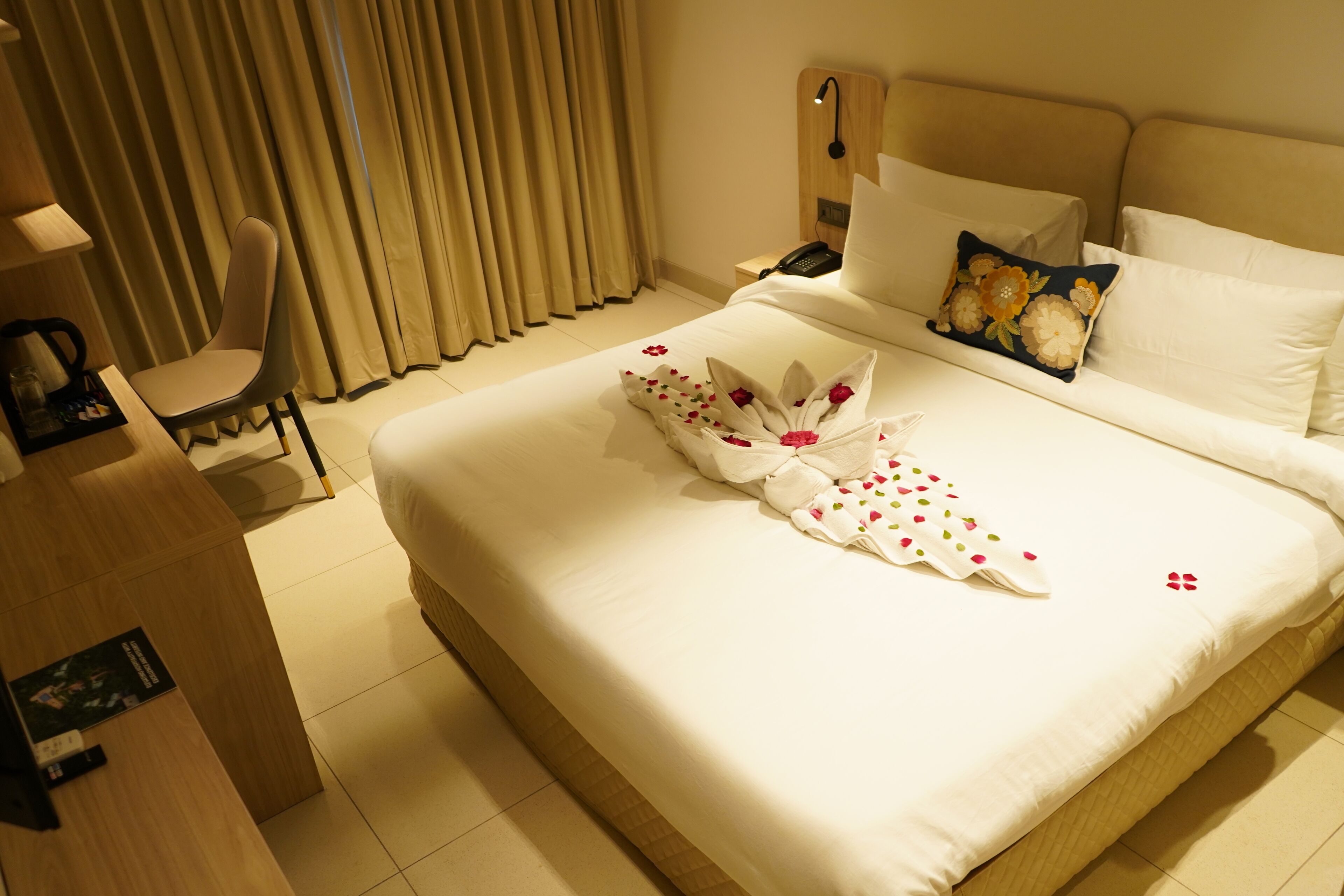 Deluxe tweepersoonskamer | Een bureau, gratis wifi