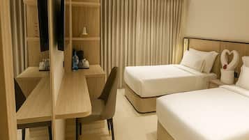 Standard Twin Room | Desk, free WiFi