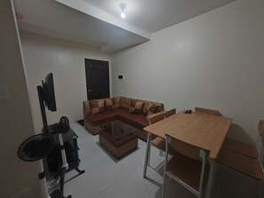 Dining - Mountain City Condo Room for Rent in Quezon City (Quezon City)