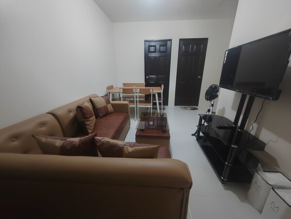 TV - Mountain City Condo Room for Rent in Quezon City (Quezon City)