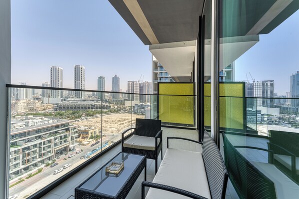 Departamento exclusivo, balcón, vista a la ciudad | Balcón