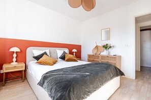 1 slaapkamer, een strijkplank/strijkijzer, reisbedje, wifi