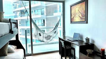 3 bilik tidur, seterika/papan seterika, Internet, akses kerusi roda