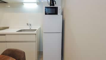 B(4p) | Eget kjøkken | Kjøleskap, mikrobølgeovn, kokeplater og kjøkkenutstyr