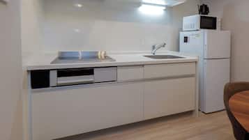 B(4p) | 私人厨房 | 冰箱、微波炉、炉灶、厨具/餐具