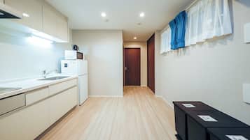 A(6p) | Private kitchen | Fridge, microwave, stovetop, electric kettle