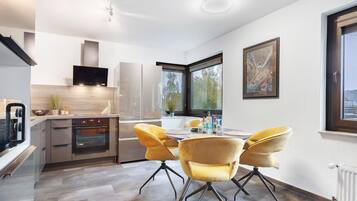 Fridge, microwave, oven, stovetop