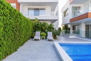 Outdoor pool, sun loungers - Valleria - 2 BR Apt W Pool in Larnaca (Larnaca)