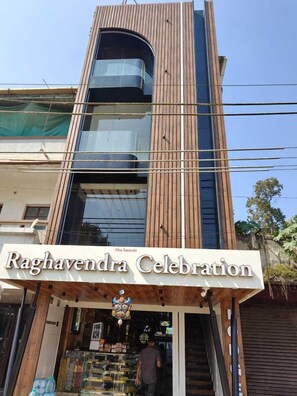 المنشأة من الخارج