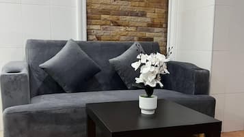 Superior Double Room, Balcony, City View | Living area
