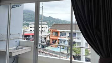 Mikroaaltouuni, astianpesukone, vedenkeitin