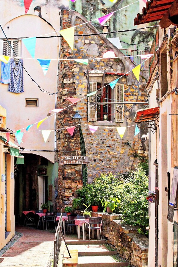 تناول الطعام بالخارج