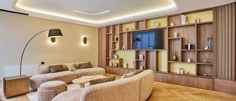 Een smart-tv en een kantoor