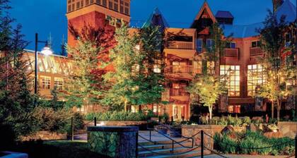 Luxury 2BR Hilton resort | Base of Blackcomb | Pool, Spa, Waterslide, Kitchen