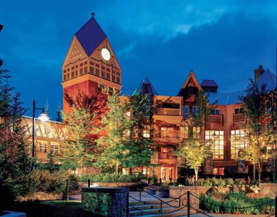 Luxury 2BR Hilton resort | Base of Blackcomb | Pool, Spa, Waterslide, Kitchen