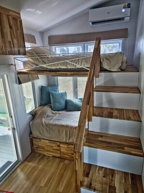 6 bedrooms, internet, bed sheets