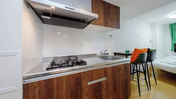 A(2p) | Private kitchen | Fridge, microwave, stovetop, cookware/dishes/utensils