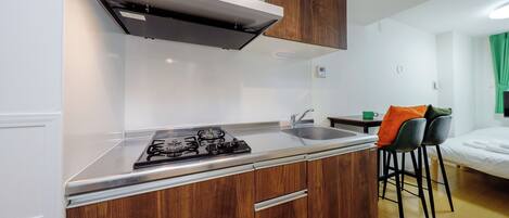 A(2p) | Private kitchen | Fridge, microwave, stovetop, cookware/dishes/utensils