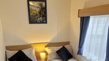 3 bedrooms, internet, bed sheets