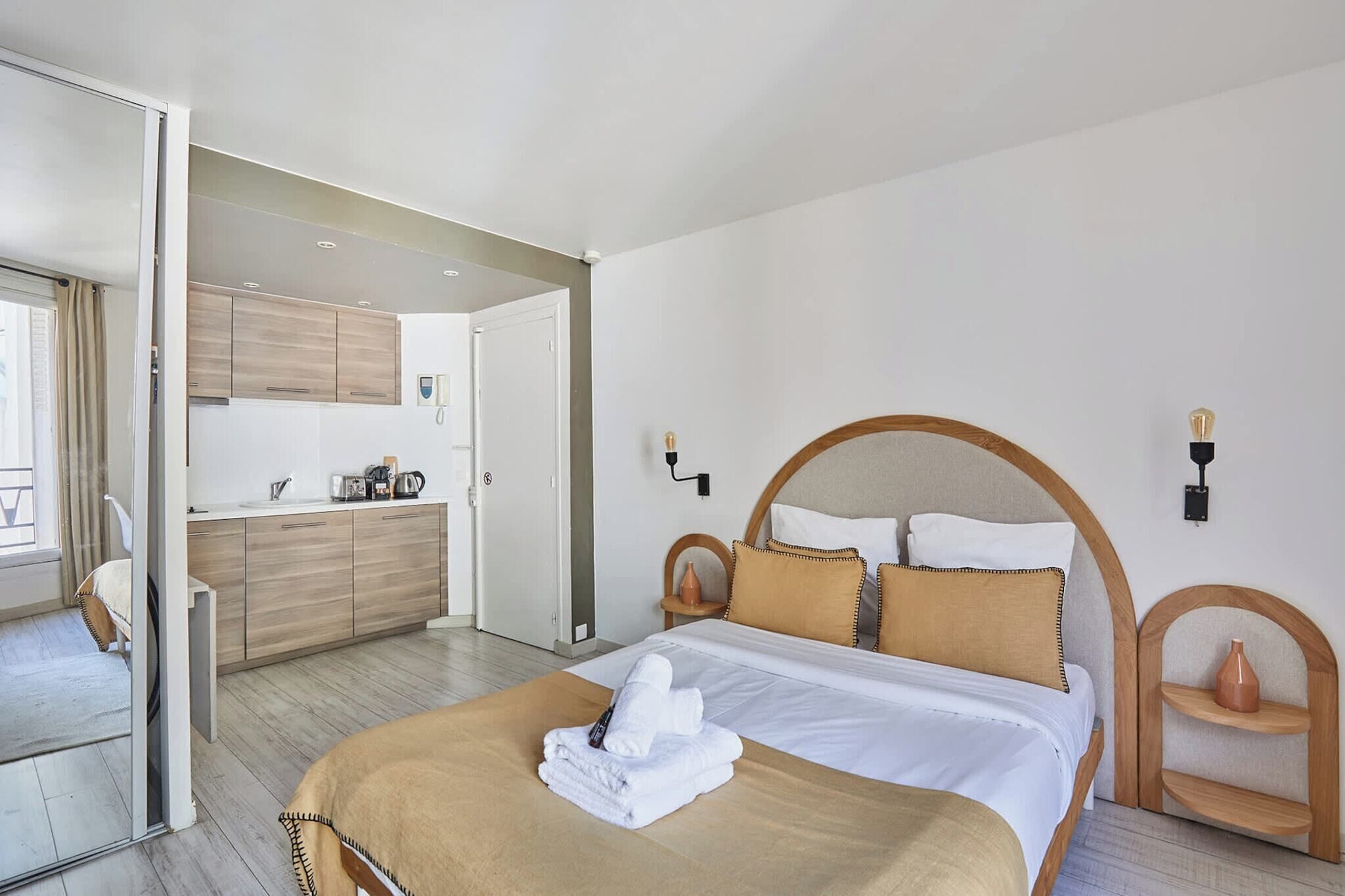 1 bedroom, desk, iron/ironing board, internet