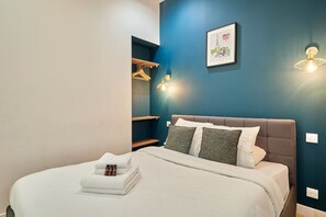 3 bedrooms, desk, iron/ironing board, Internet