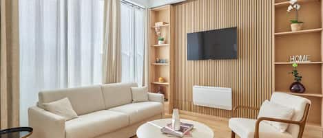 Una Smart TV, una oficina