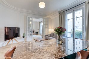 Smart TV, fireplace, stereo, offices