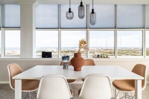 Dining - comfortable apartment with panoramic views (Den Haag)
