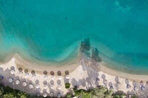 Private beach nearby - Grecotel Eva Palace (Limni)