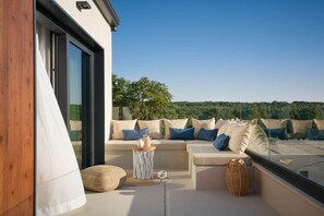 Terrace/patio - Luxury Villa with heated infinity pool and sauna. (Pazin)
