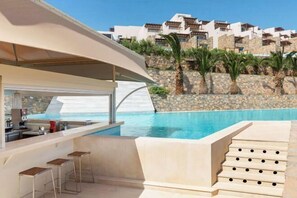 Outdoor pool - Wyndham Grand Crete Mirabello Bay (Agios Nikolaos)